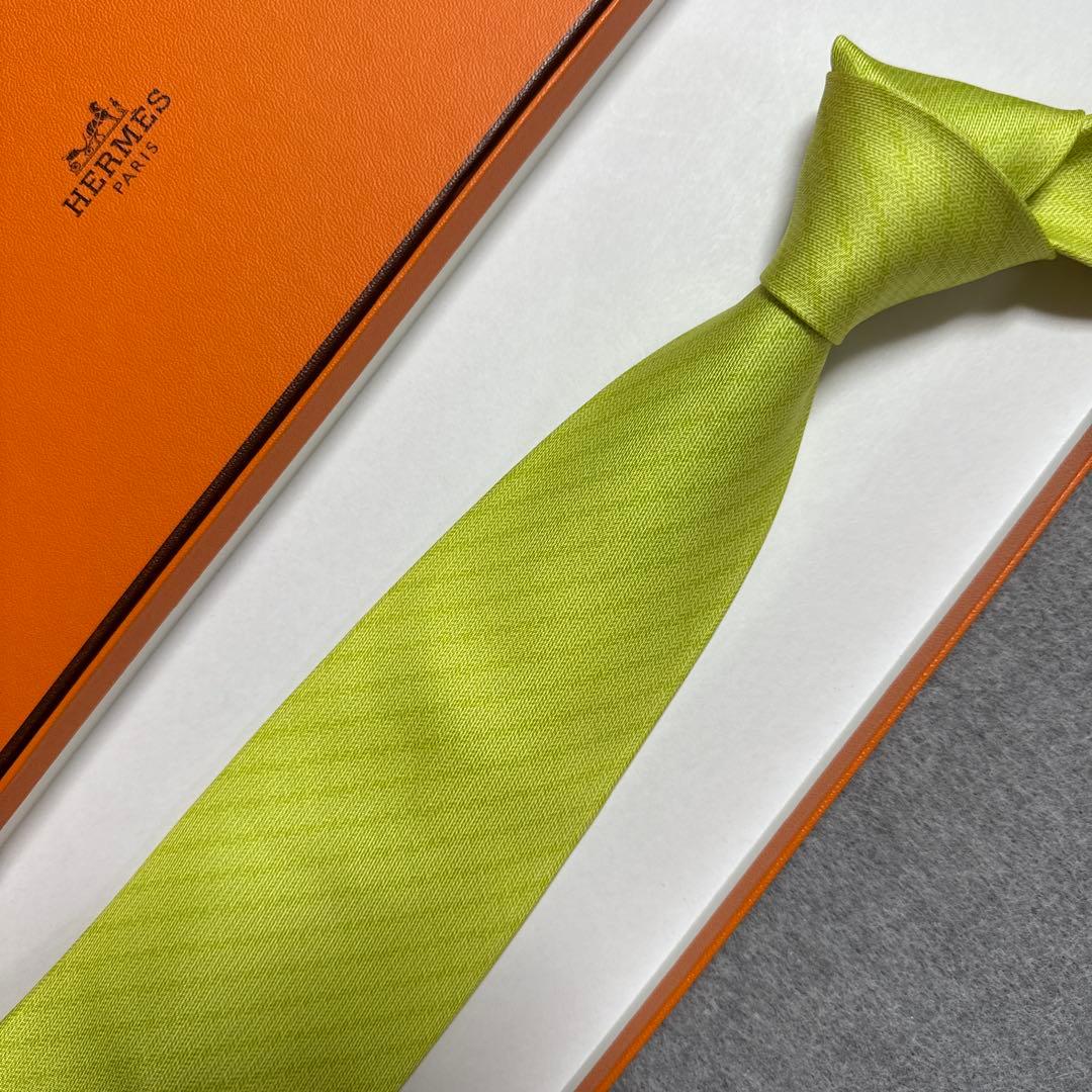 未使用タグ付　箱付　エルメス　ネクタイ　黄緑　派手　結婚式