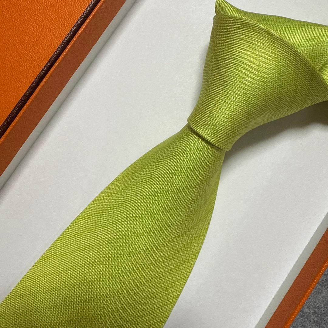 未使用タグ付　箱付　エルメス　ネクタイ　黄緑　派手　結婚式