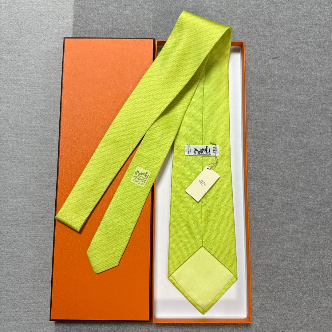 未使用タグ付　箱付　エルメス　ネクタイ　黄緑　派手　結婚式