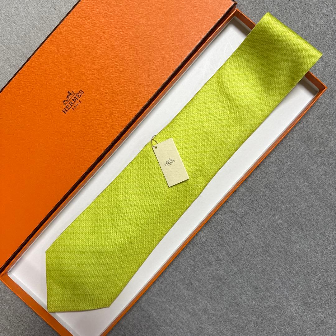 未使用タグ付　箱付　エルメス　ネクタイ　黄緑　派手　結婚式