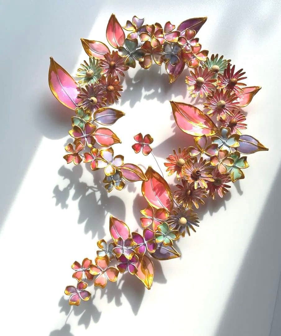 金の縁取りフラワーボタニカルリース　ワイヤークラフト　ディップアート　アート