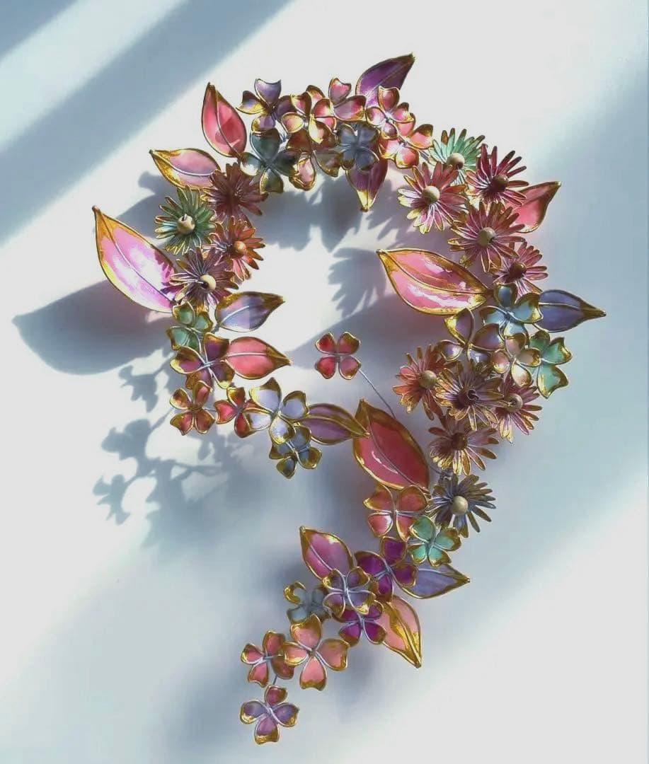 金の縁取りフラワーボタニカルリース　ワイヤークラフト　ディップアート　アート