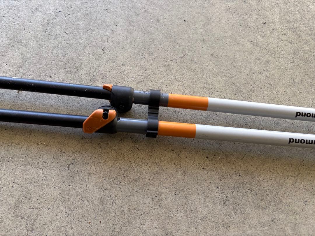 ★送料無料★お洒落　ブラックダイヤモンド　長さ調整ストック　スキー　雪山