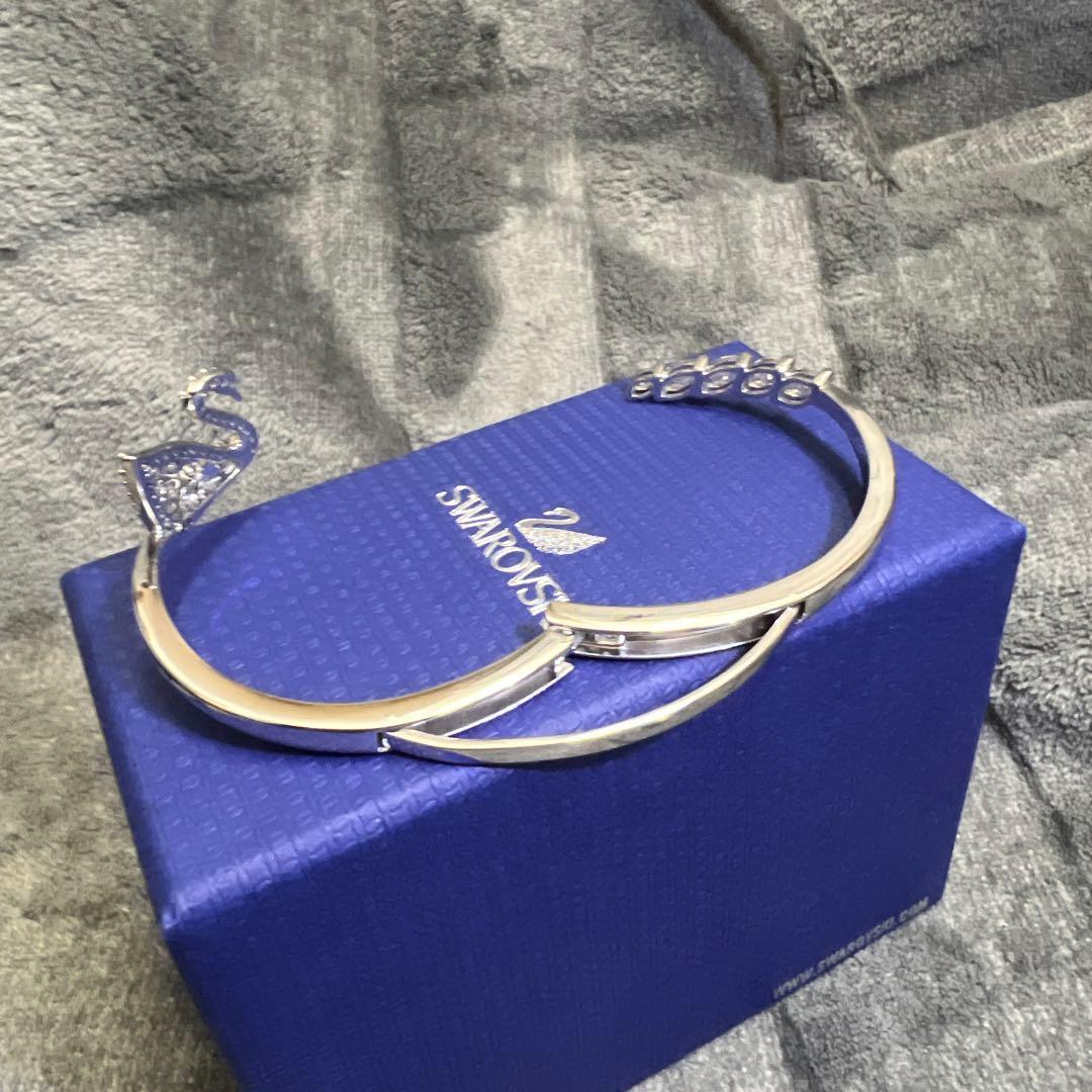 新品　未使用　Swarovski 白鳥デザイン バングル
