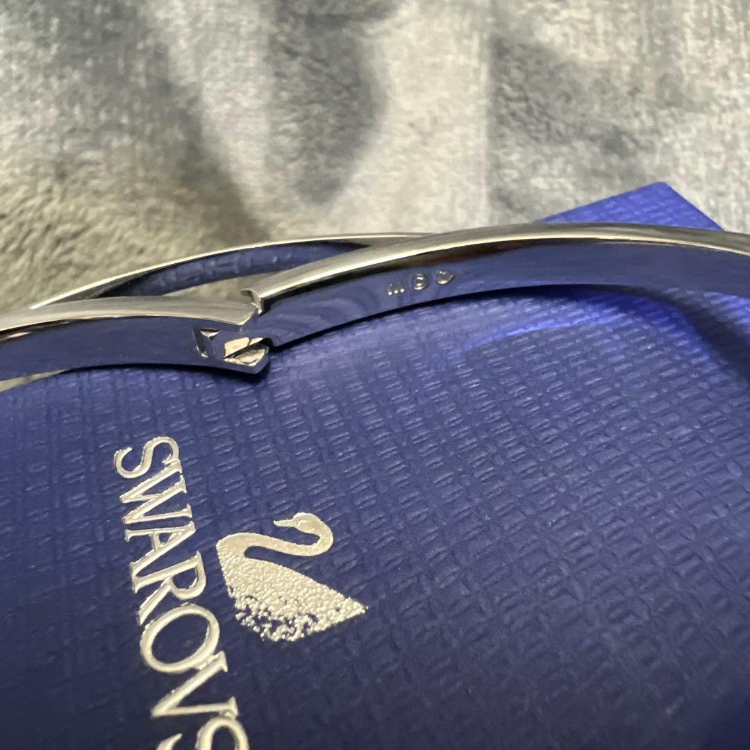 新品　未使用　Swarovski 白鳥デザイン バングル