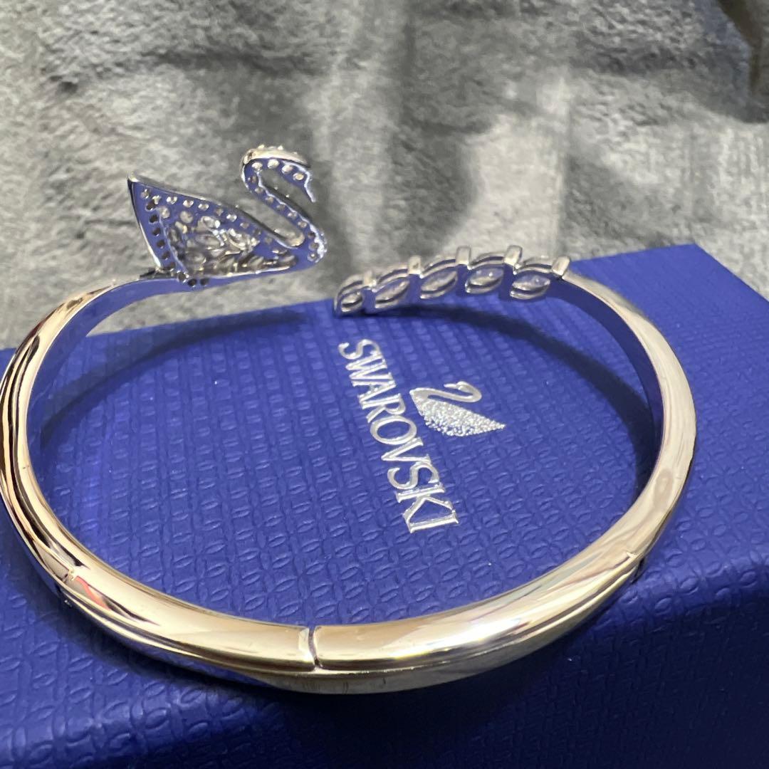 新品　未使用　Swarovski 白鳥デザイン バングル