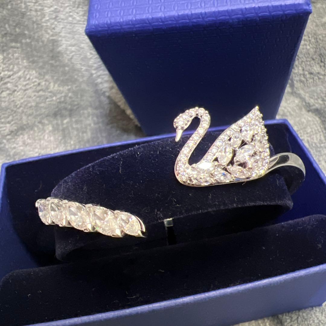 新品　未使用　Swarovski 白鳥デザイン バングル