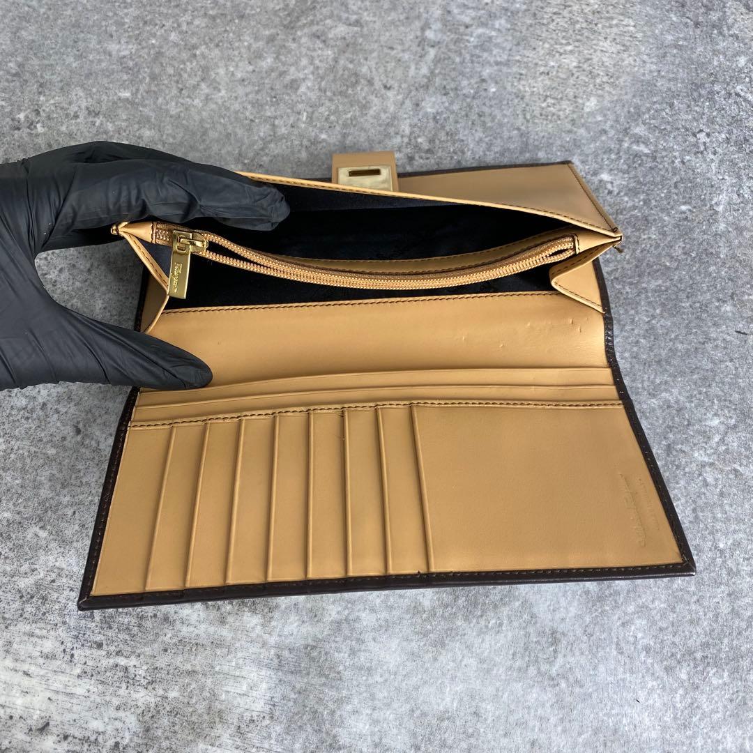 美品 フェラガモ ゴールド ガンチーニ 二つ折り 長財布 ブラウン