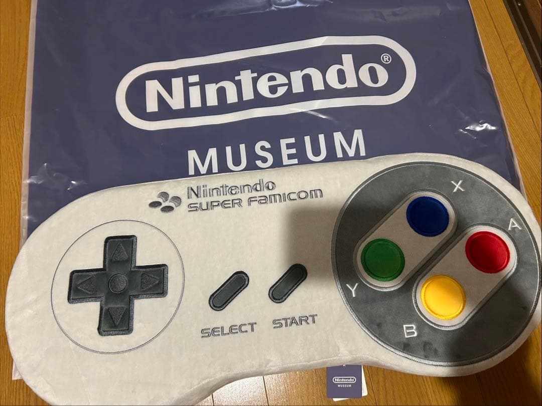 ニンテンドーミュージアム　スーパーファミコン　コントローラークッション