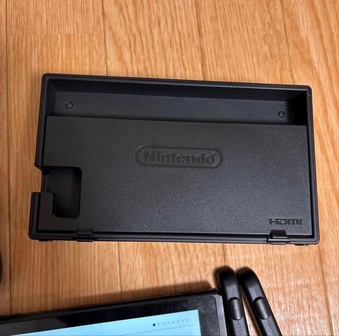 任天堂スイッチ　Switch 本体と付属品　2019年製