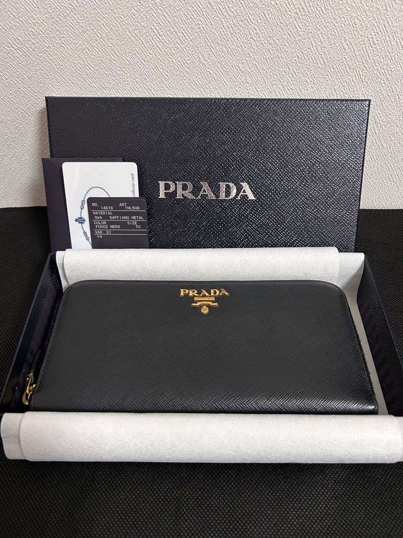 プラダ ラウンド 長財布 レディース サフィアーノ メタル ブラック