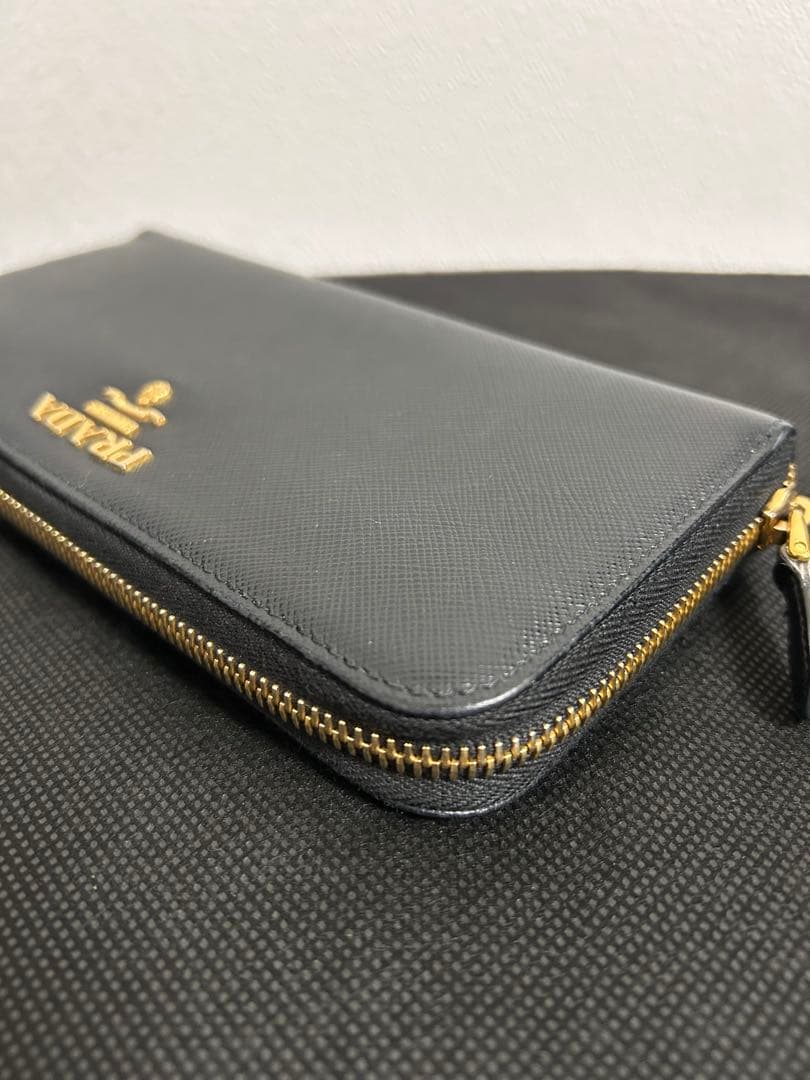 プラダ ラウンド 長財布 レディース サフィアーノ メタル ブラック