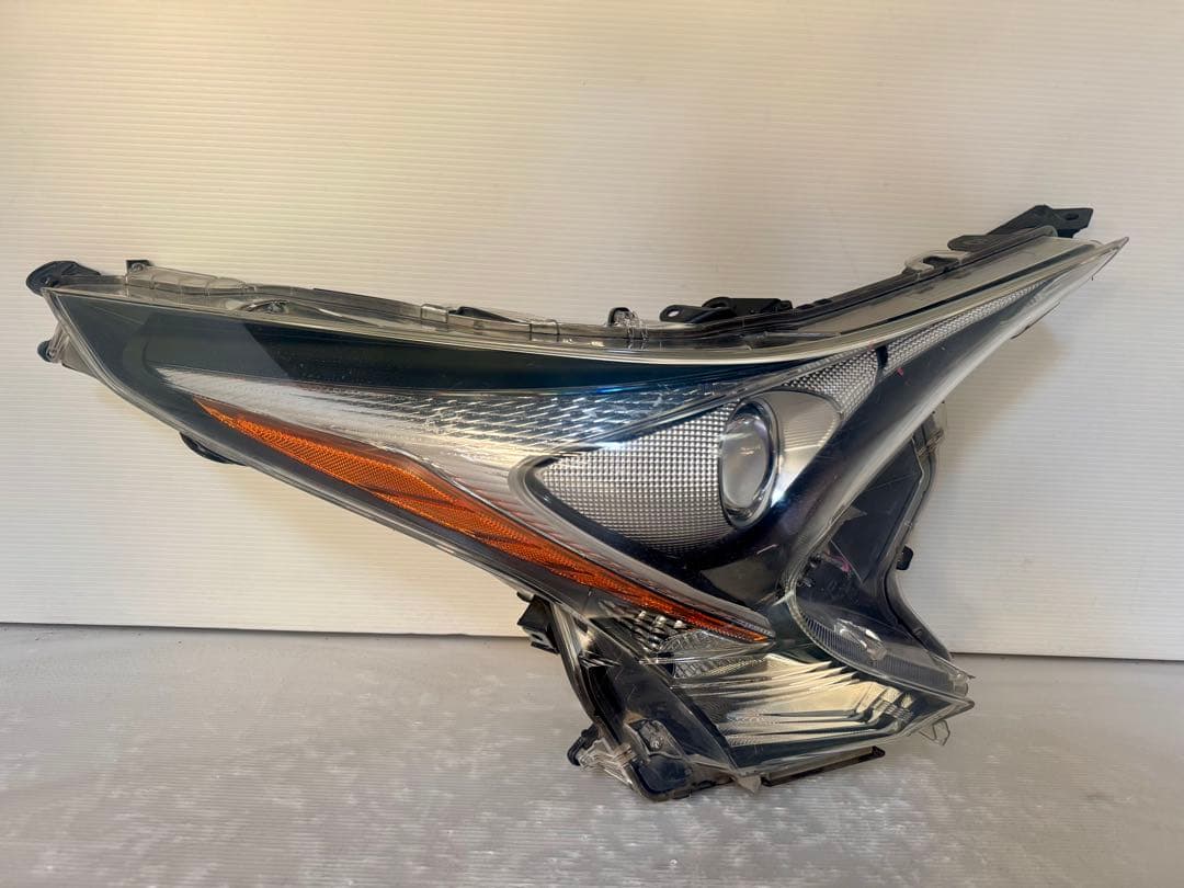 ★美品★ プリウス DAA-ZVW50 右ヘッドランプ 前期 LED