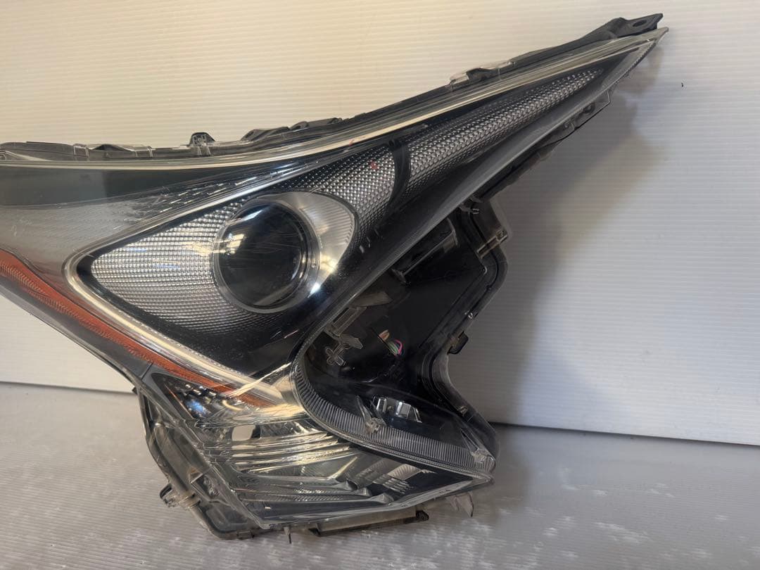 ★美品★ プリウス DAA-ZVW50 右ヘッドランプ 前期 LED