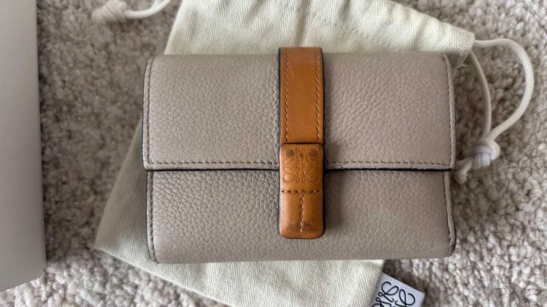 LOEWEトライフォールド ウォレット（ソフトグレインカーフ）ライトオー