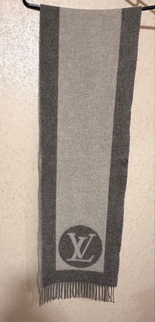 期間限定！お値下げ！Louis Vuitton モノグラムマフラー グレー