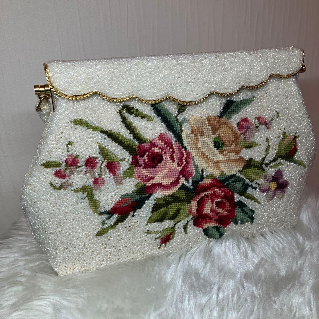 花柄　フラワーモチーフ　パーティーバック　レトロ　アンティーク　ビーズバック