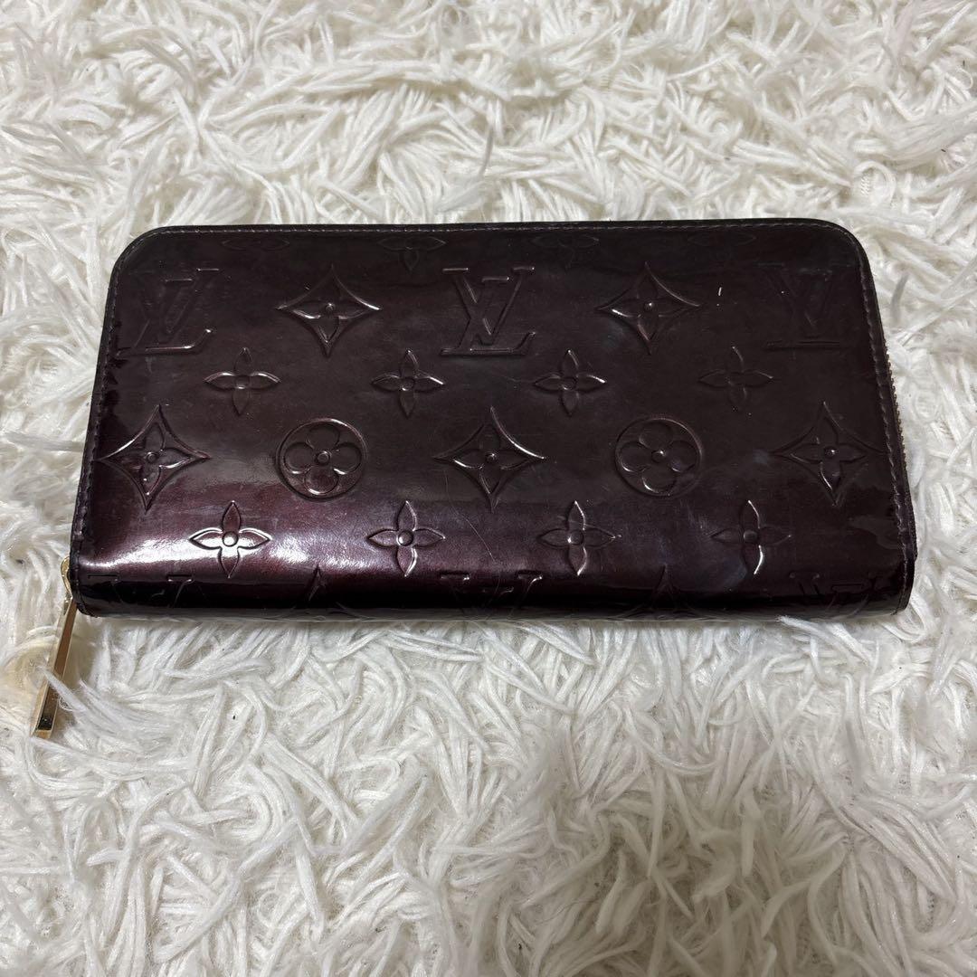 ルイヴィトン ヴェルニ アマラント ジッピーウォレット