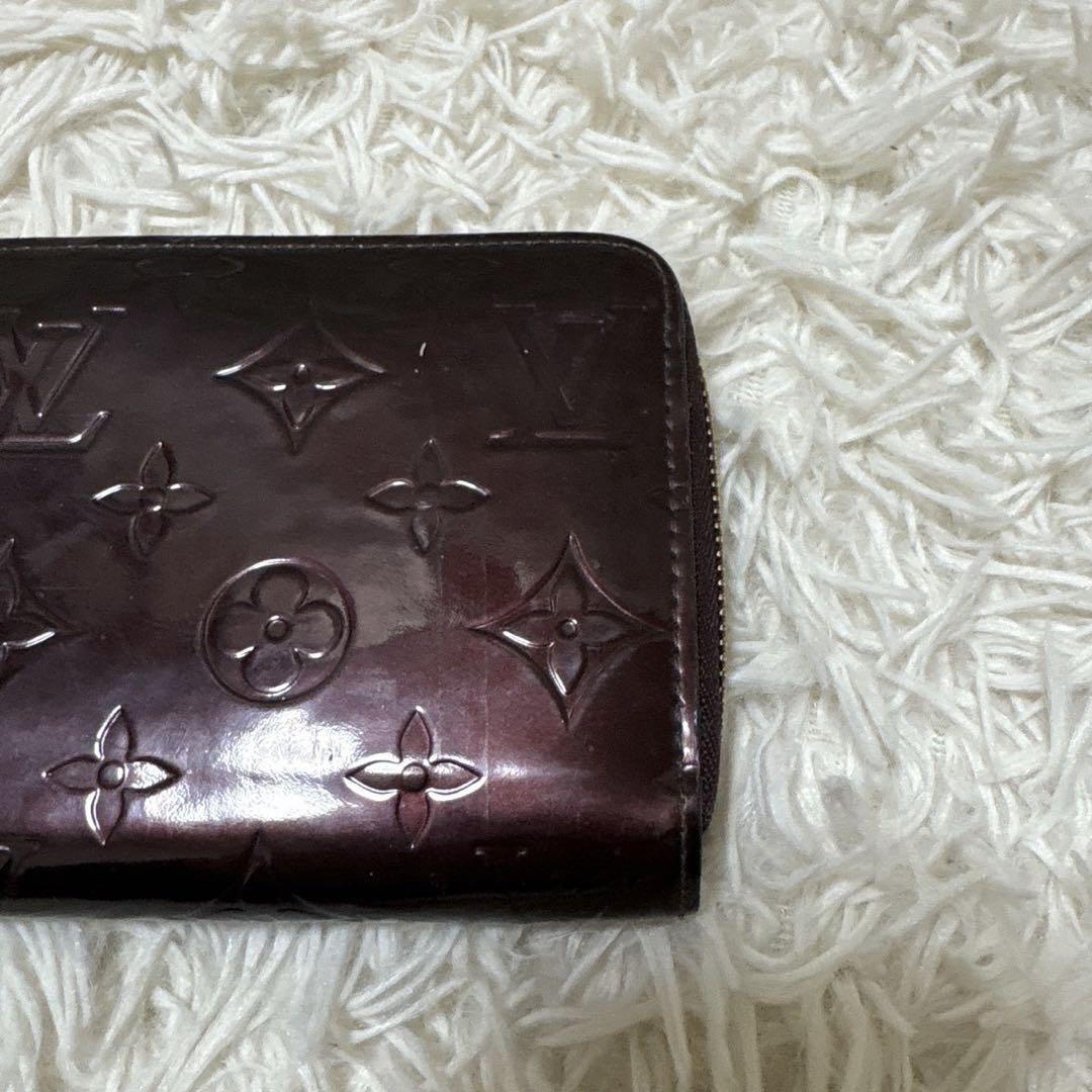 ルイヴィトン ヴェルニ アマラント ジッピーウォレット