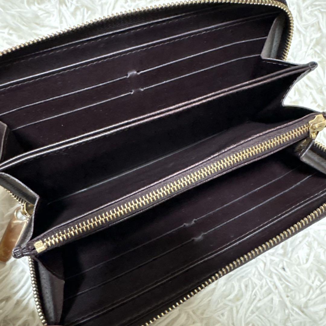 ルイヴィトン ヴェルニ アマラント ジッピーウォレット