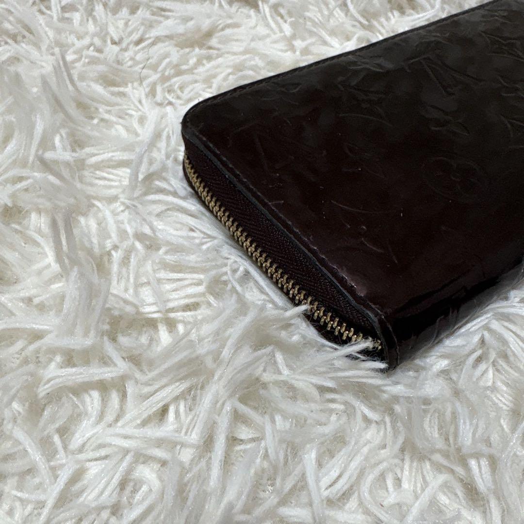 ルイヴィトン ヴェルニ アマラント ジッピーウォレット