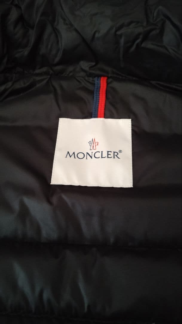 （極美品）MONCLER ブラックダウンベスト サイズ２（Ｌサイズ相当）