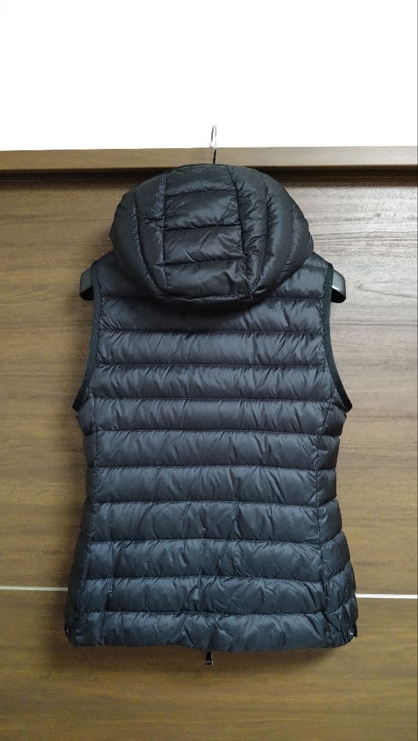 （極美品）MONCLER ブラックダウンベスト サイズ２（Ｌサイズ相当）