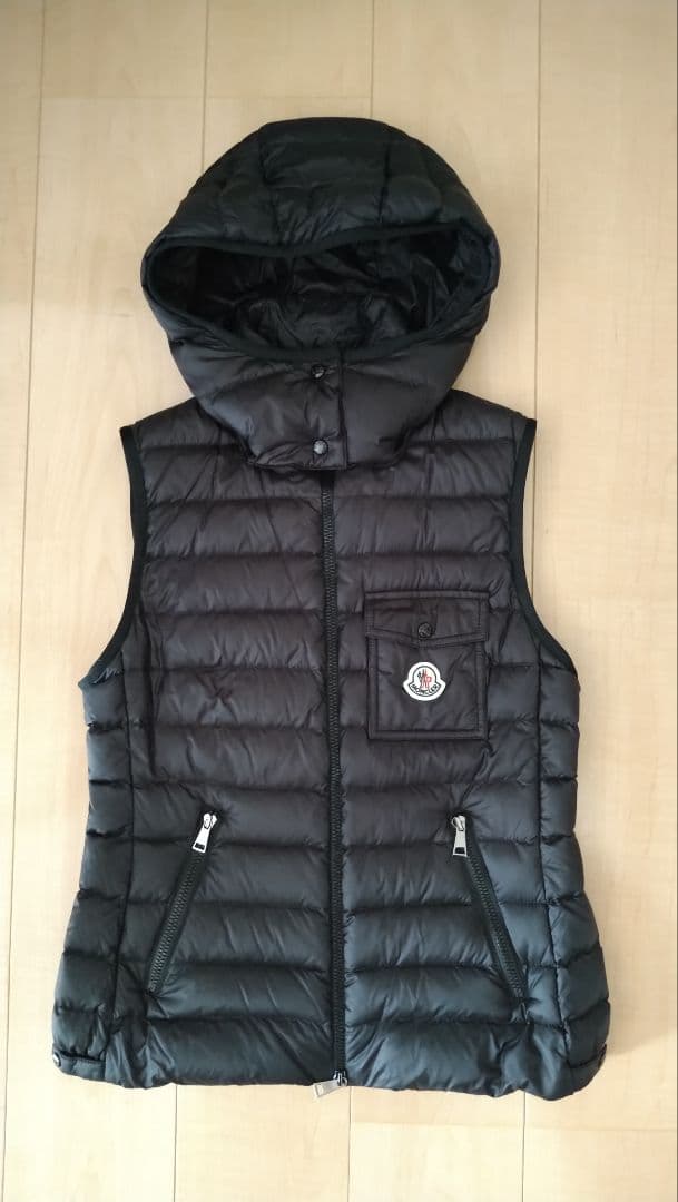 （極美品）MONCLER ブラックダウンベスト サイズ２（Ｌサイズ相当）