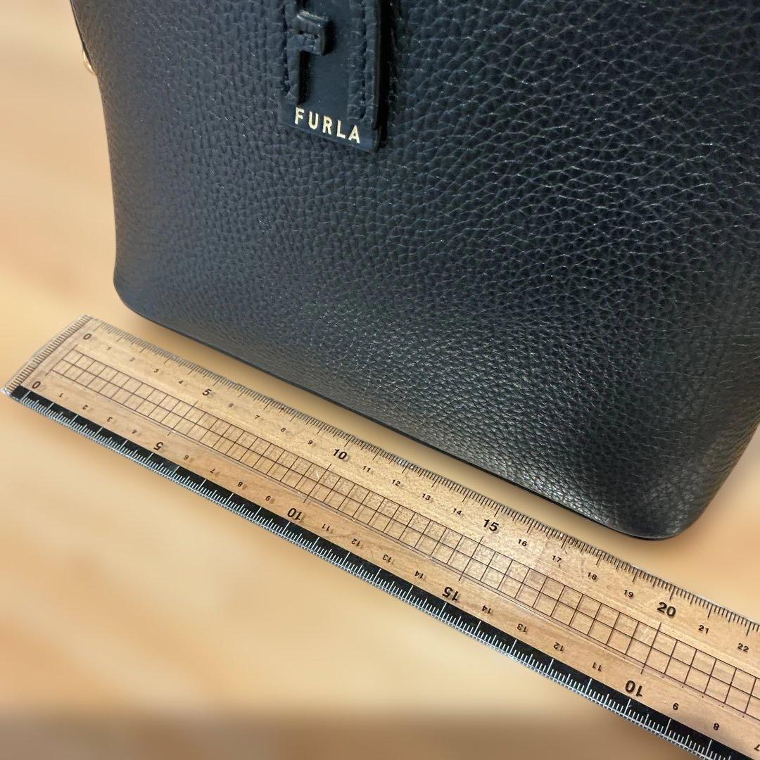 フルラ　ショルダーバック　ブラック