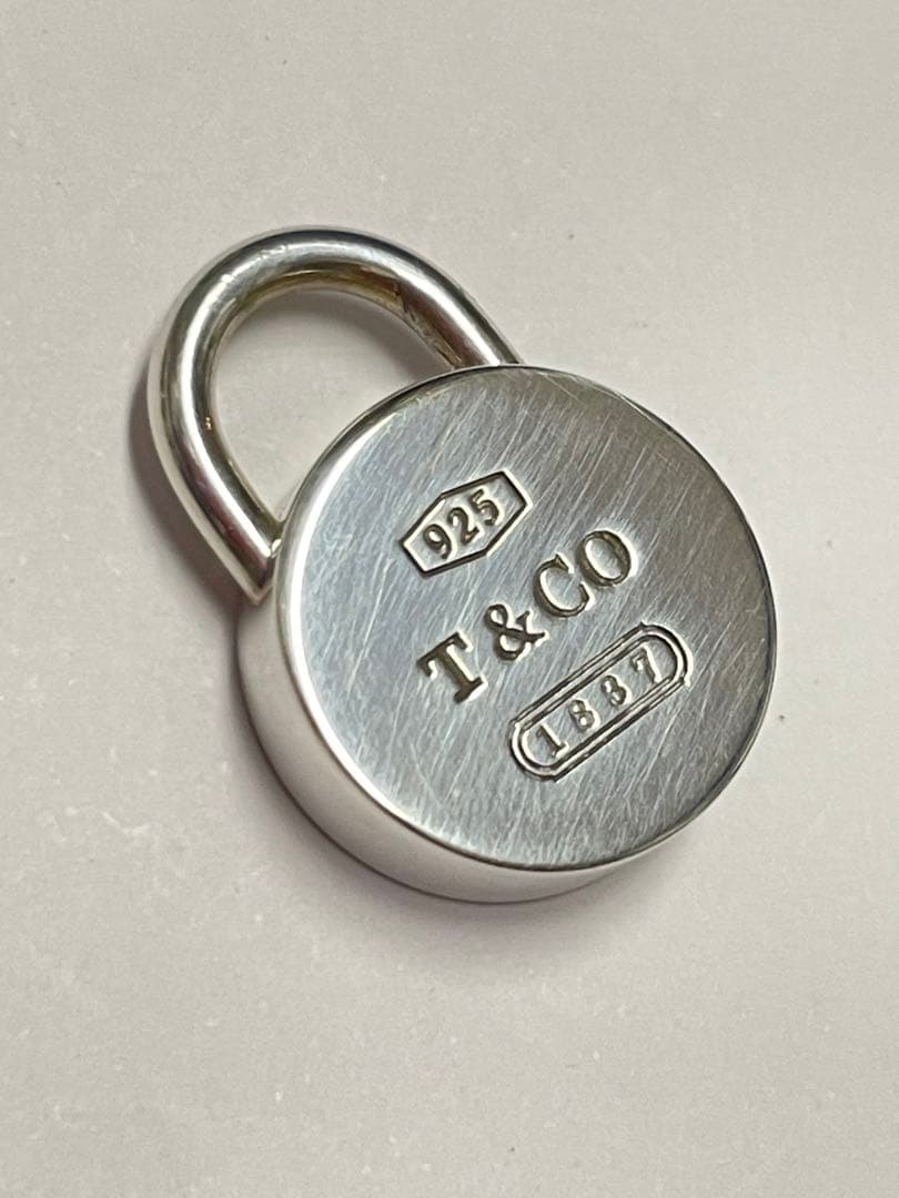 Tiffany & Co.ラウンド パッド ロック チャーム プッシュ ❤︎
