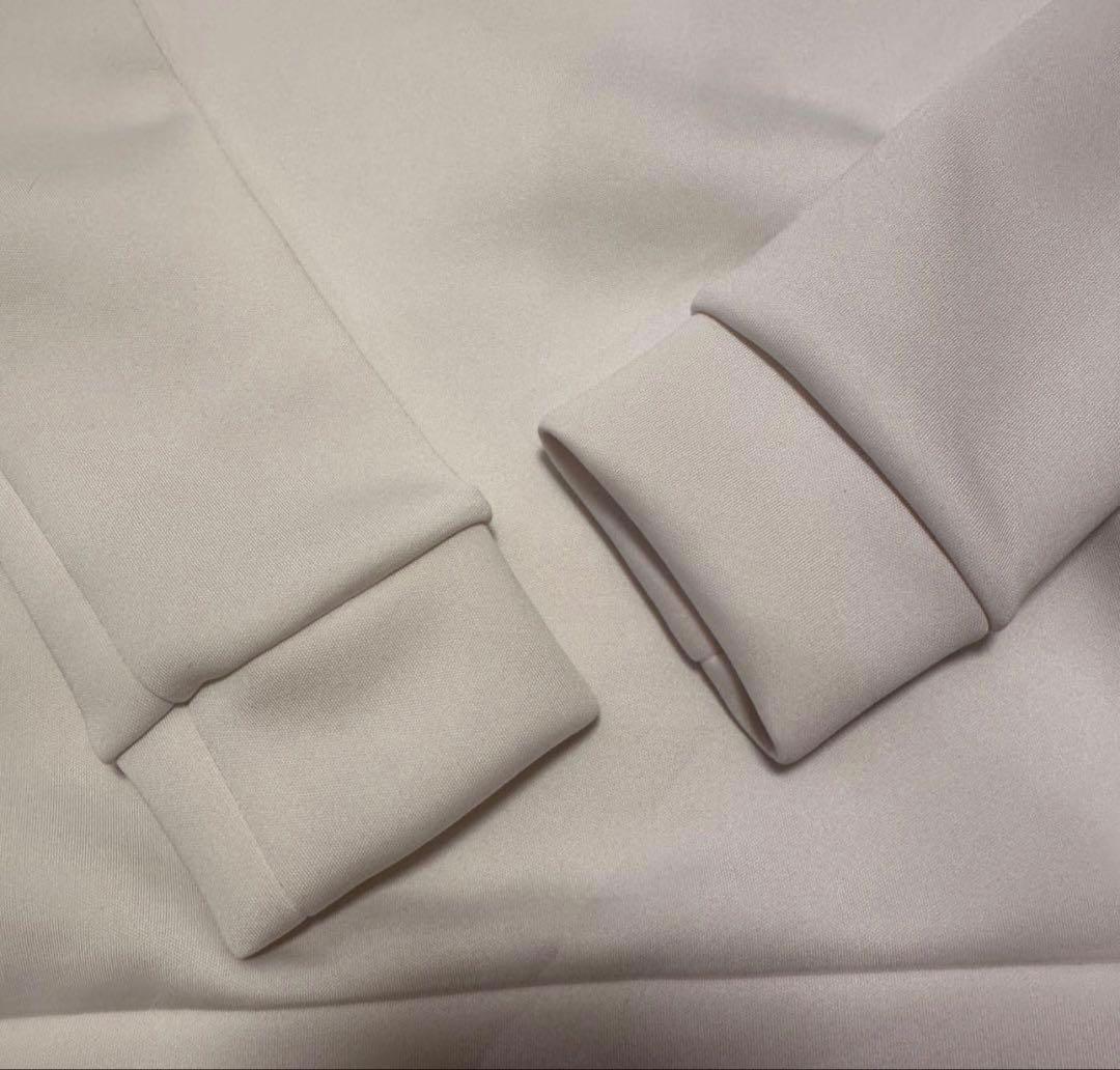 ダンボールニット　セットアップ　ホワイト　アディダス　　フード付き　長袖　秋冬