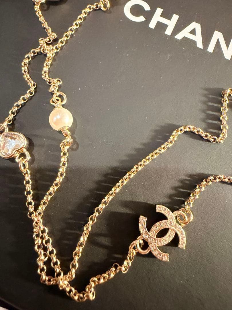 特別お値下げ　CHANEL 25/26 秋冬プレハートゴールドロング ネックレス