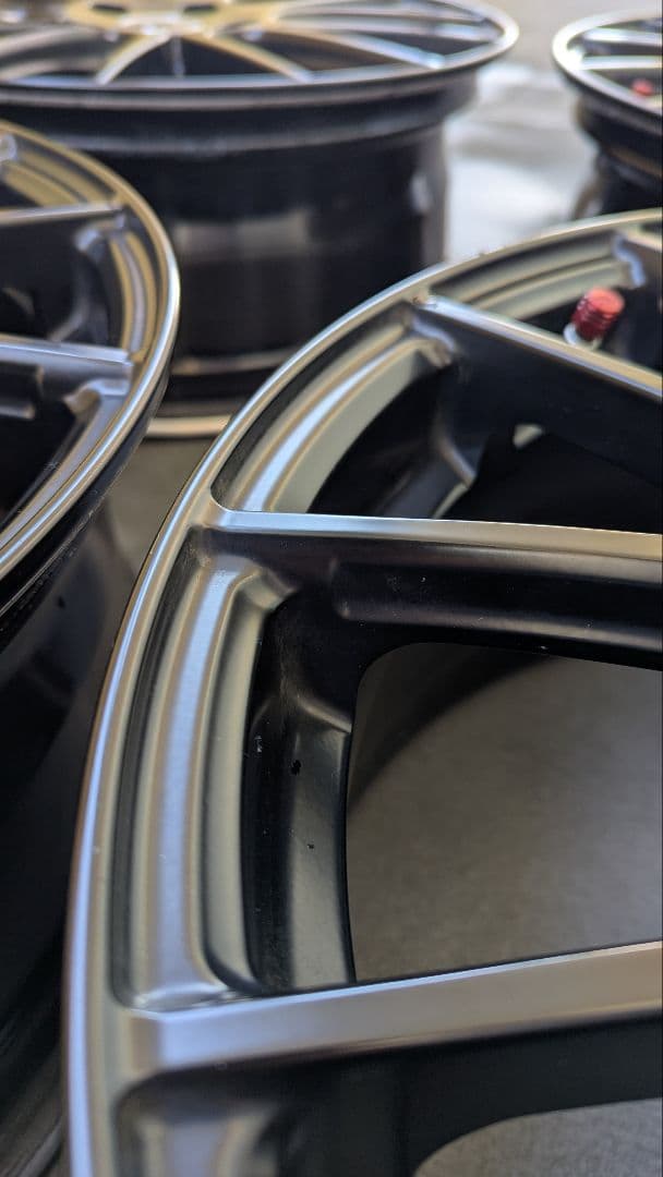 アルミホイール4本 CDM1 (18in 7J +48 PCD114.3)