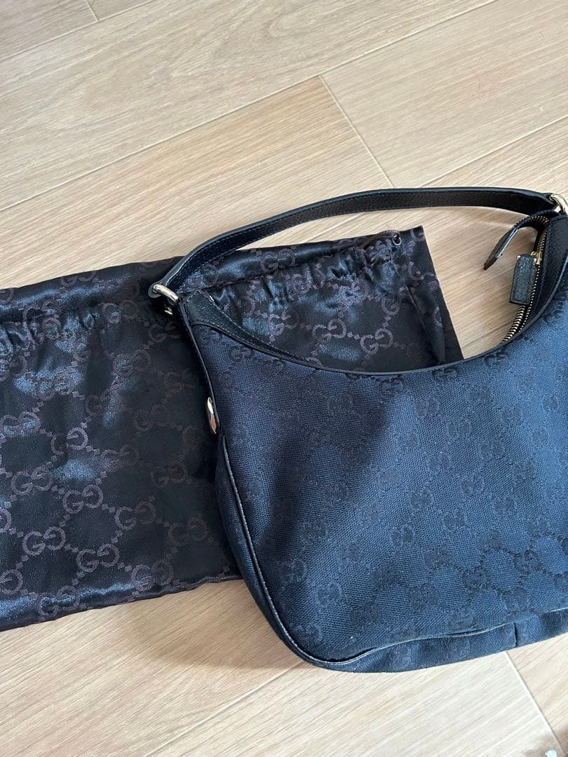 GUCCI ブラック ショルダーバッグ