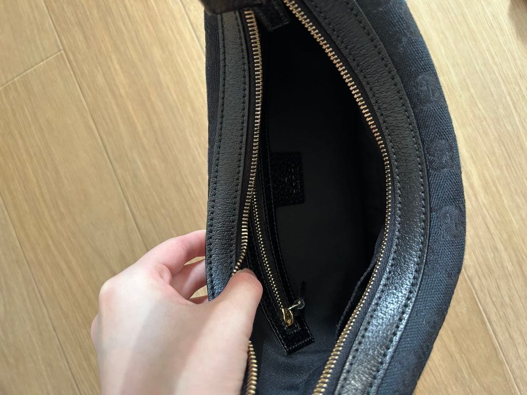 GUCCI ブラック ショルダーバッグ