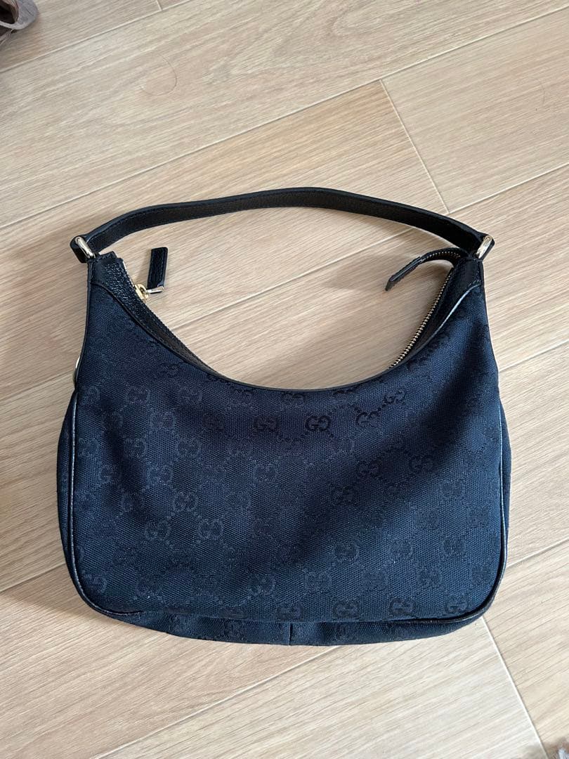 GUCCI ブラック ショルダーバッグ