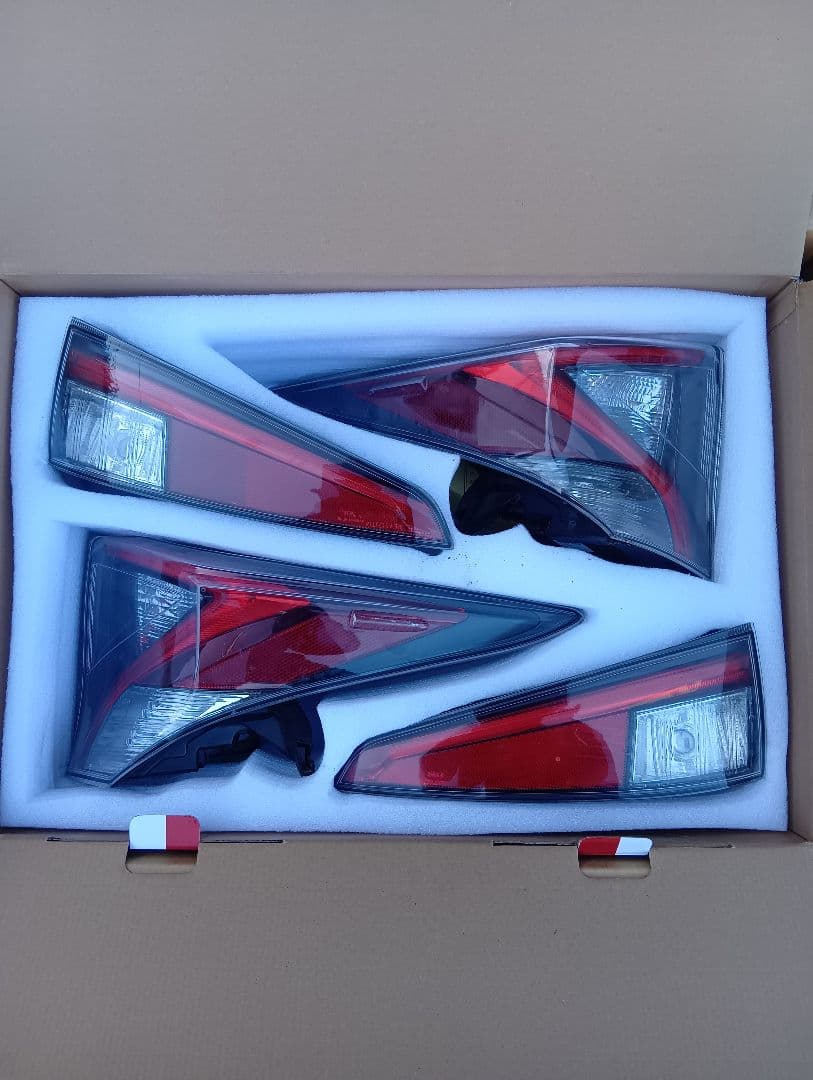 プリウス50 前期純正テールランプ