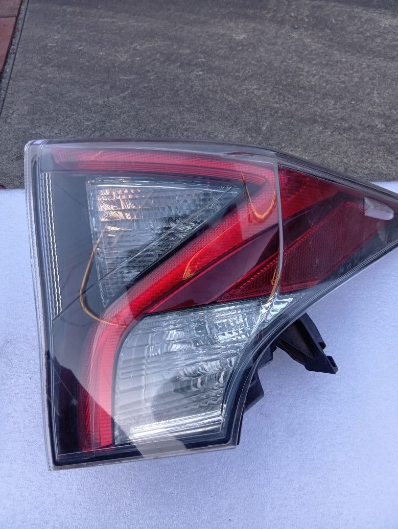 プリウス50 前期純正テールランプ
