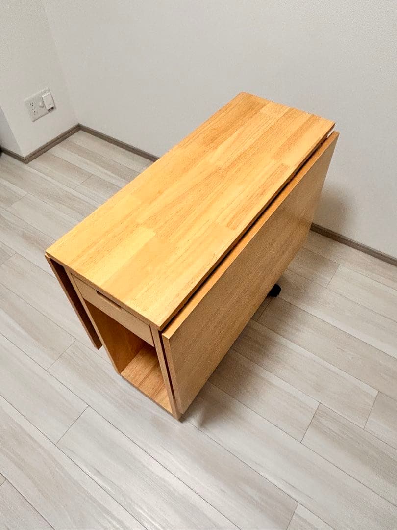 《RASIK 折り畳み式ダイニングテーブル》