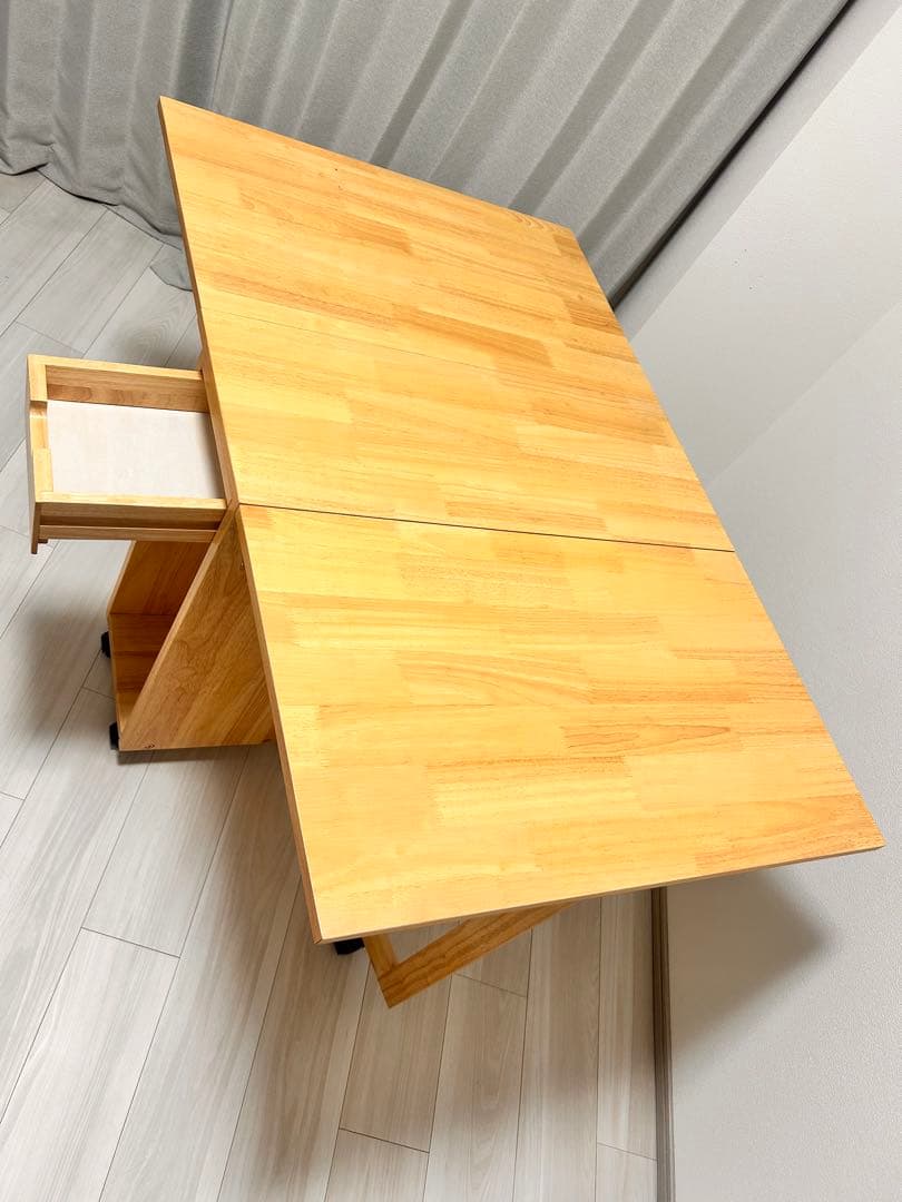 《RASIK 折り畳み式ダイニングテーブル》