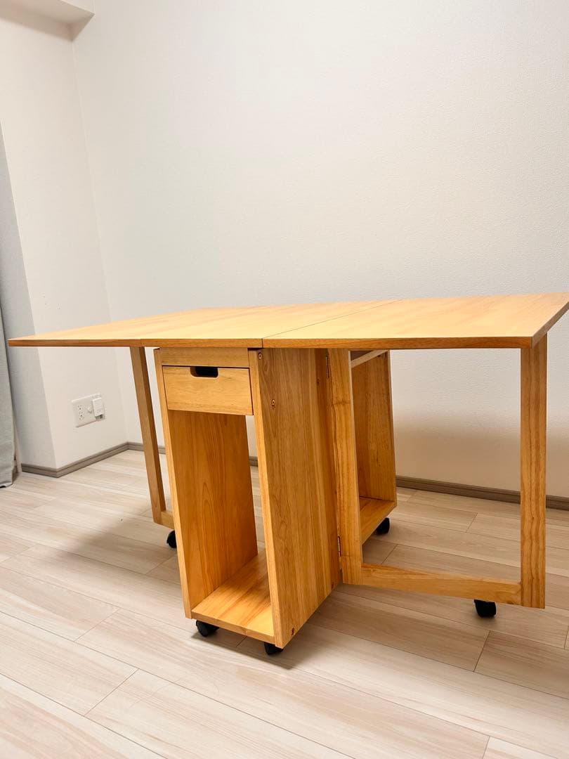 《RASIK 折り畳み式ダイニングテーブル》