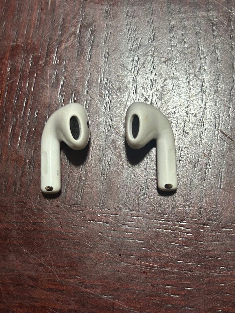 AirPods 第四世代　両耳のみ　A3055 3056