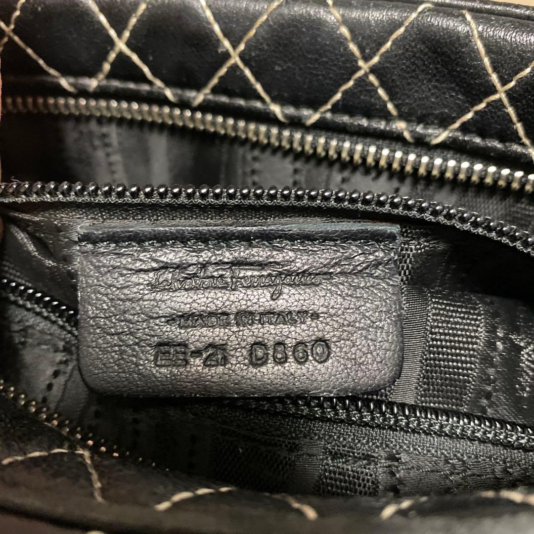 サルヴァトーレフェラガモキルティング ヴァラリボン ショルダーバッグ