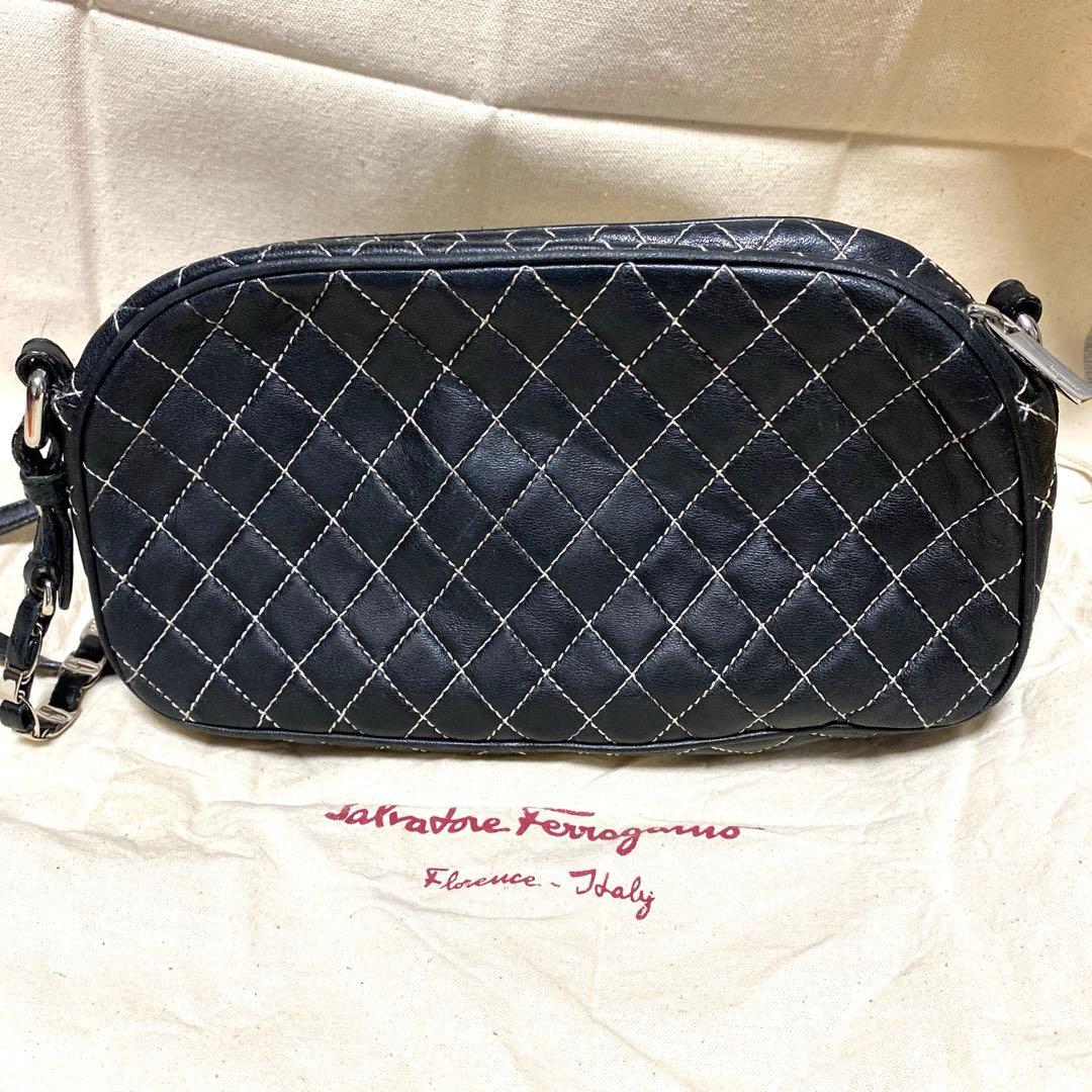 サルヴァトーレフェラガモキルティング ヴァラリボン ショルダーバッグ