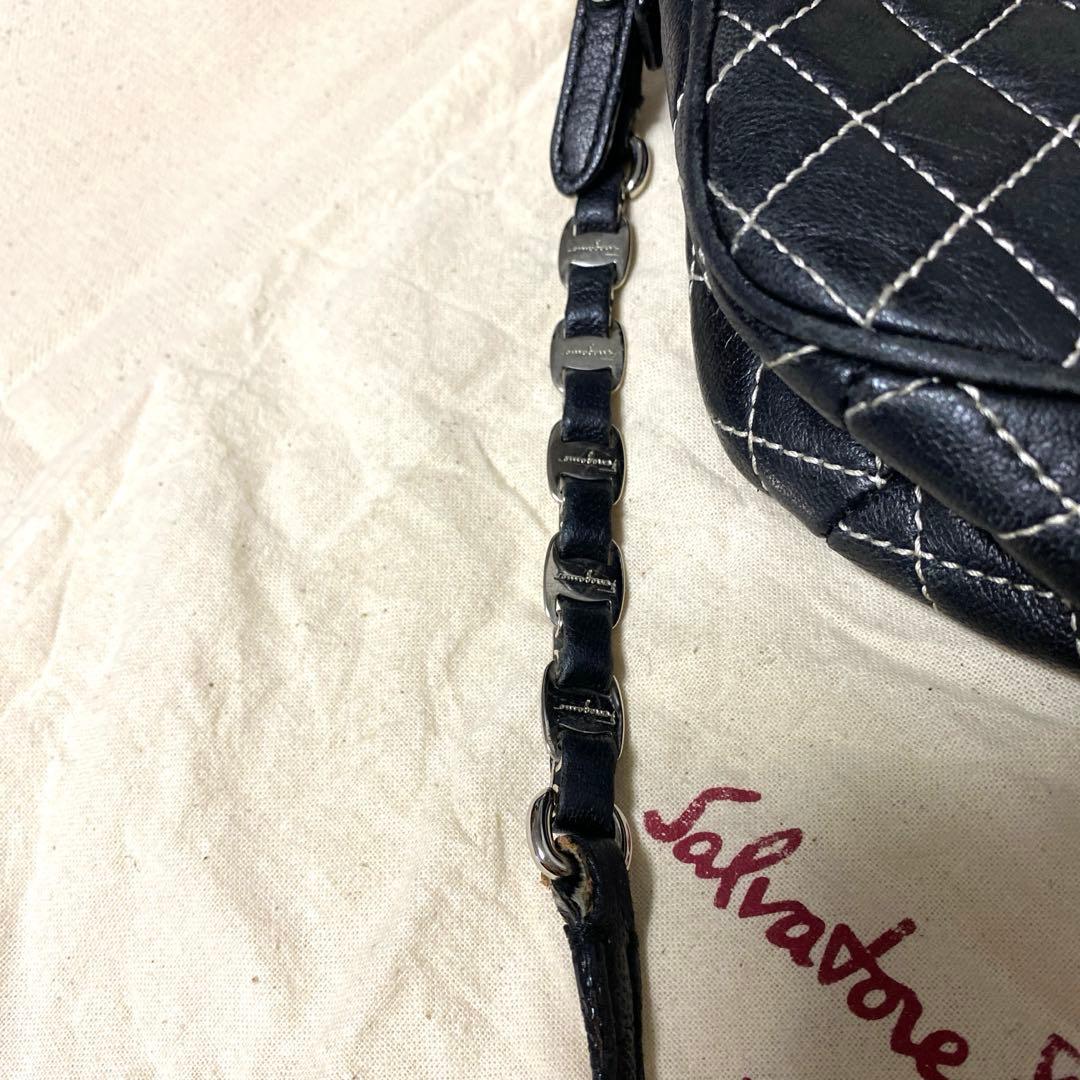 サルヴァトーレフェラガモキルティング ヴァラリボン ショルダーバッグ