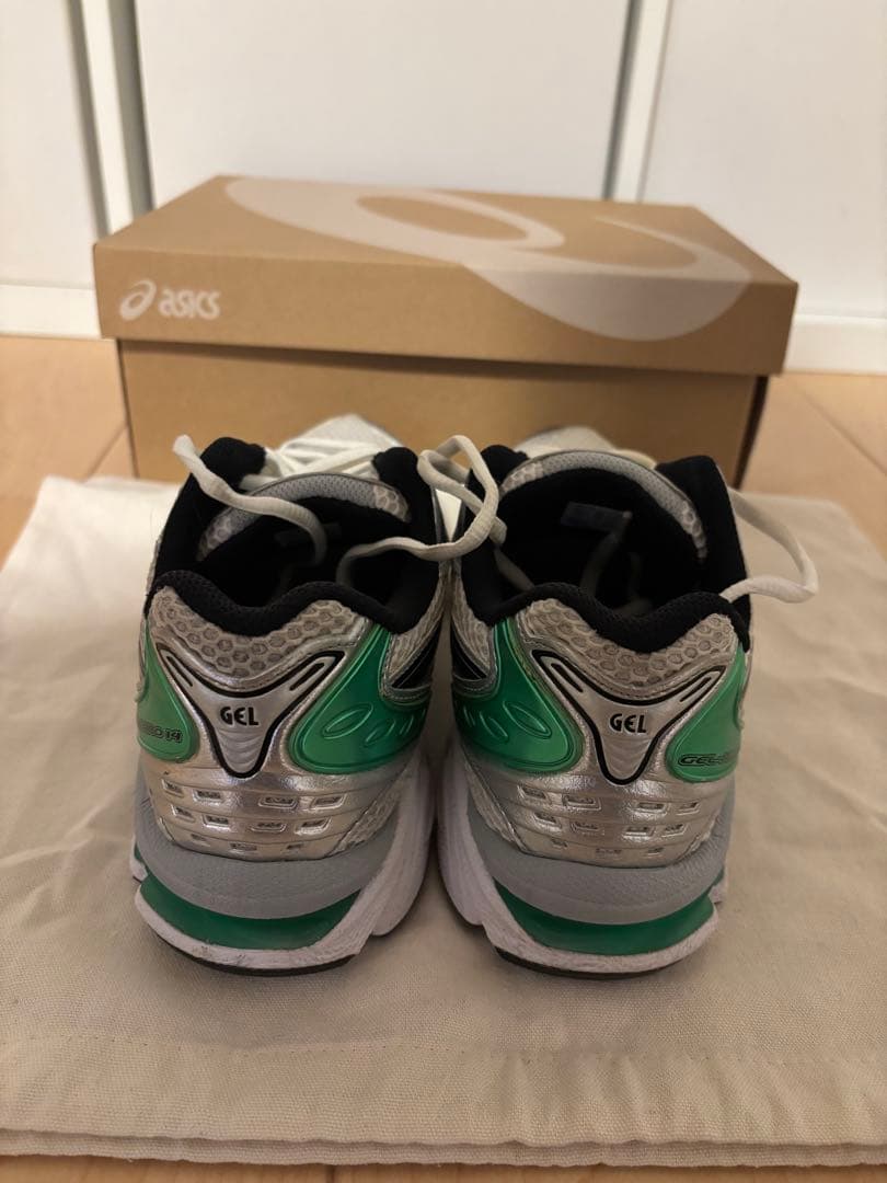 ASICS GEL-KAYANO 14 スニーカー ホワイト/シルバー/グリーン