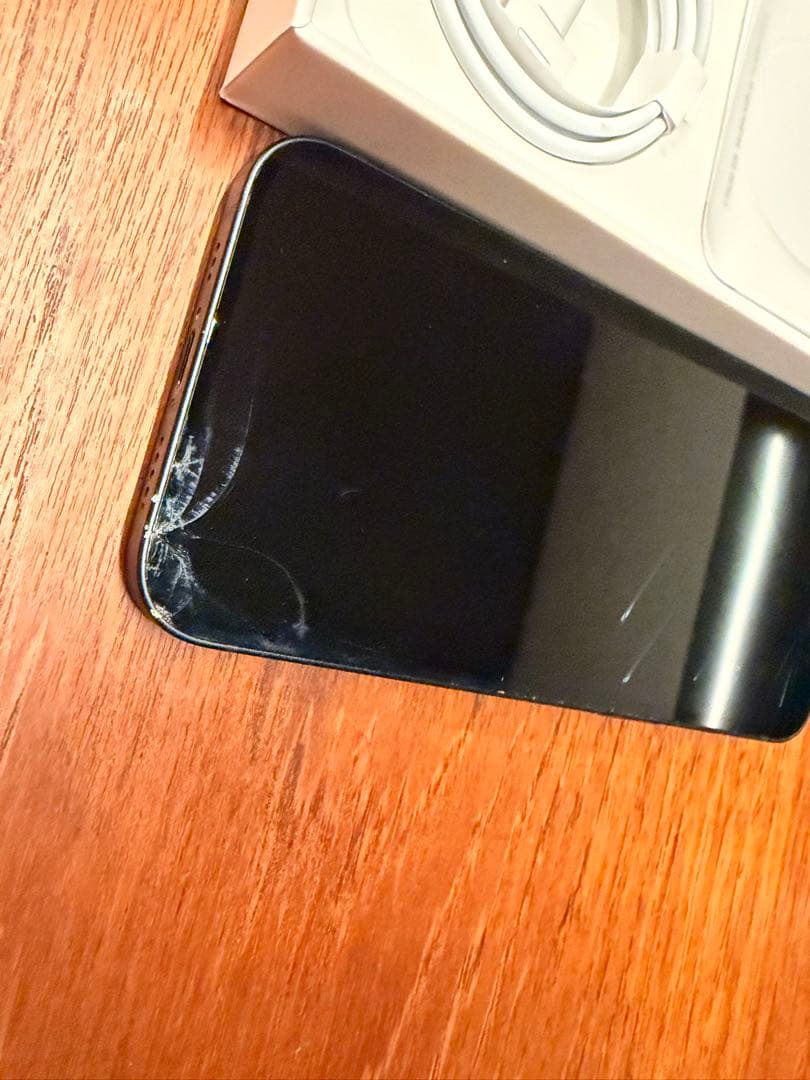 【期間限定値下】iPhone 14 128G本体 画面ひび割れあり　ケースつき