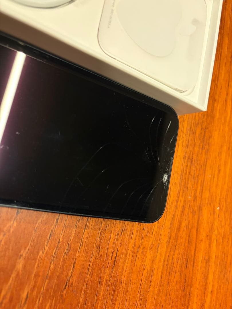 【期間限定値下】iPhone 14 128G本体 画面ひび割れあり　ケースつき