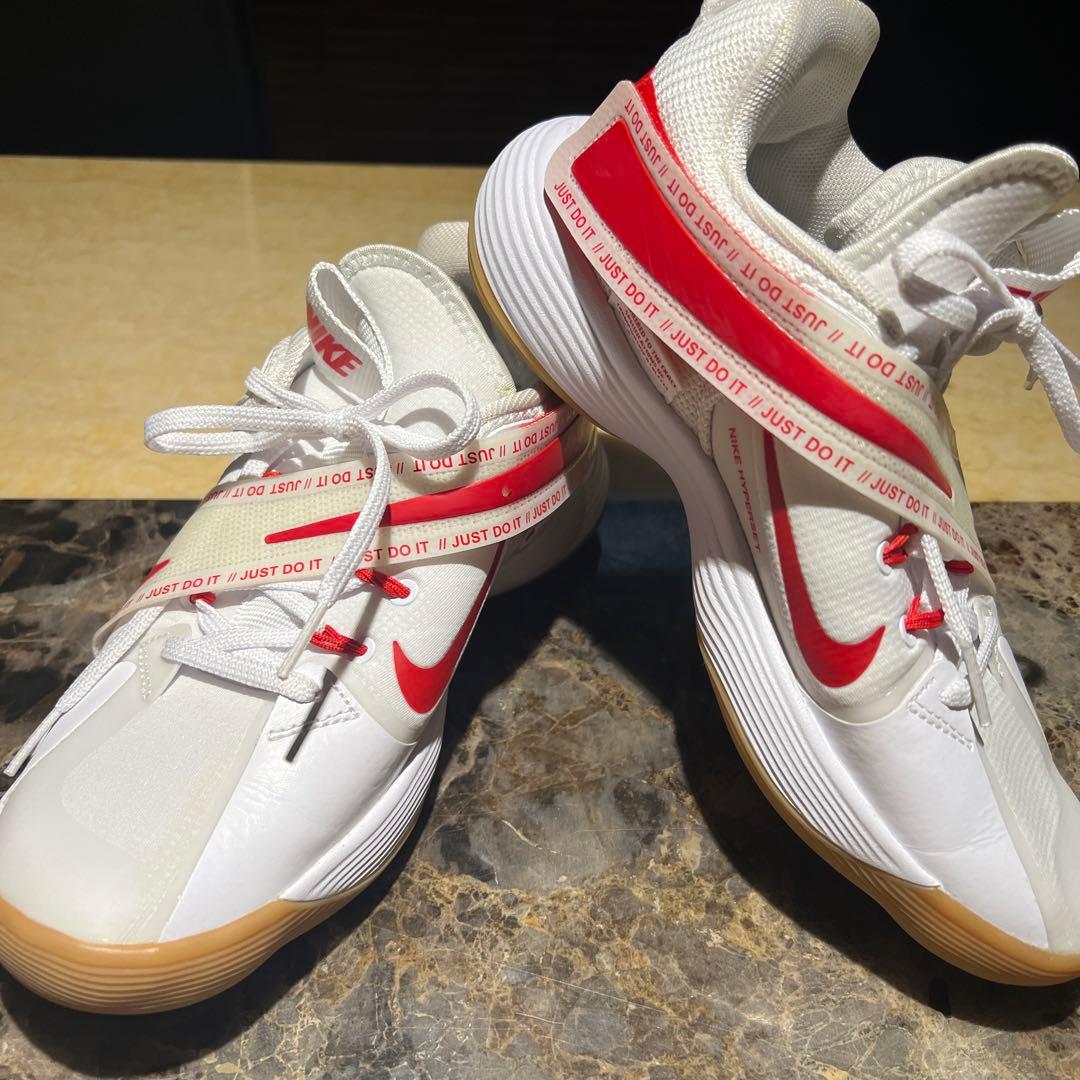 Nike バレーボールシューズ ホワイト/レッド　未入荷モデル