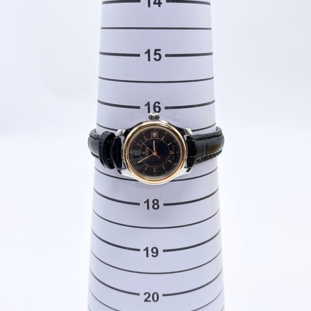 131A　稼働品　FENDI フェンディ　箱付き　カード付き　特徴　腕時計